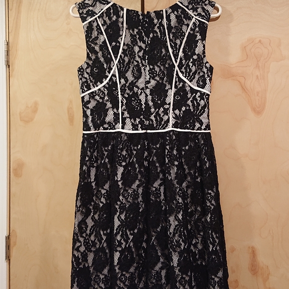 Laced Sleeveless A-line Dress - size 6P - Picture 2 of 7